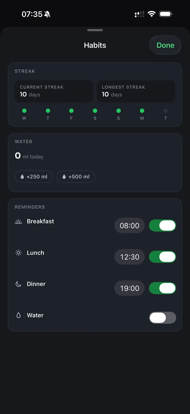 Mealog Habits screen showing a ten-day streak, water intake and meal reminders